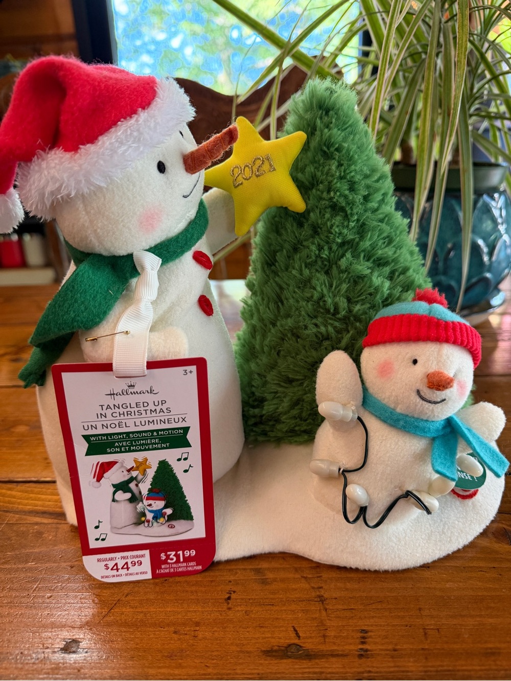 Hallmark Red, Green & White Snowman Holiday Scene